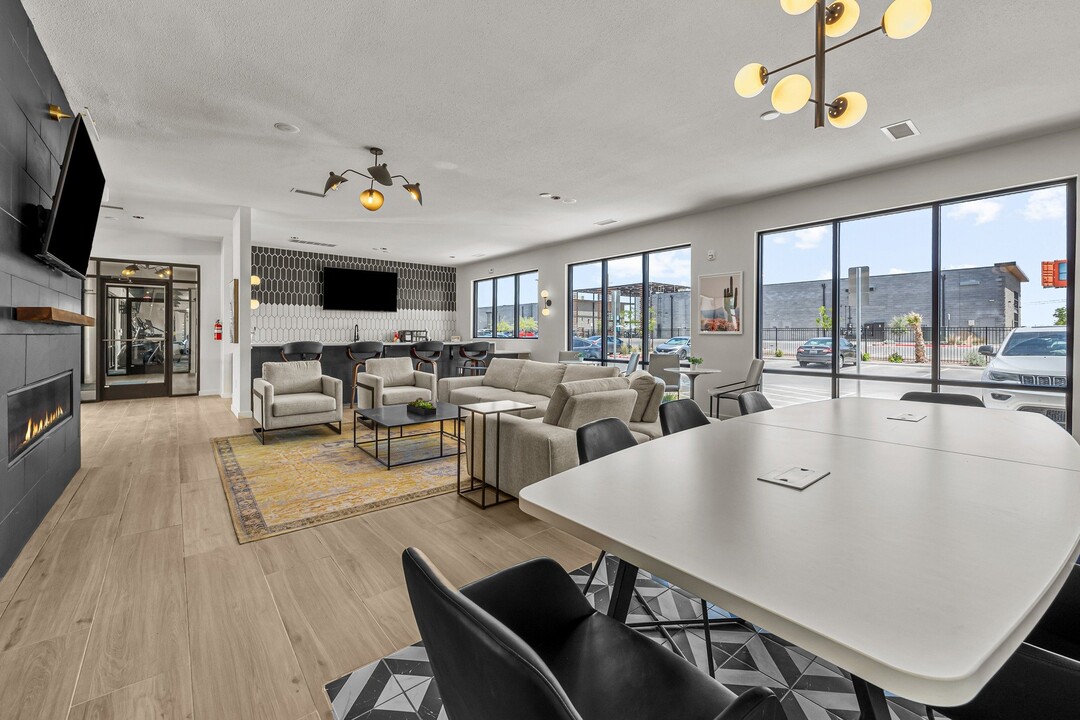 Desert Commons East in El Paso, TX - Building Photo