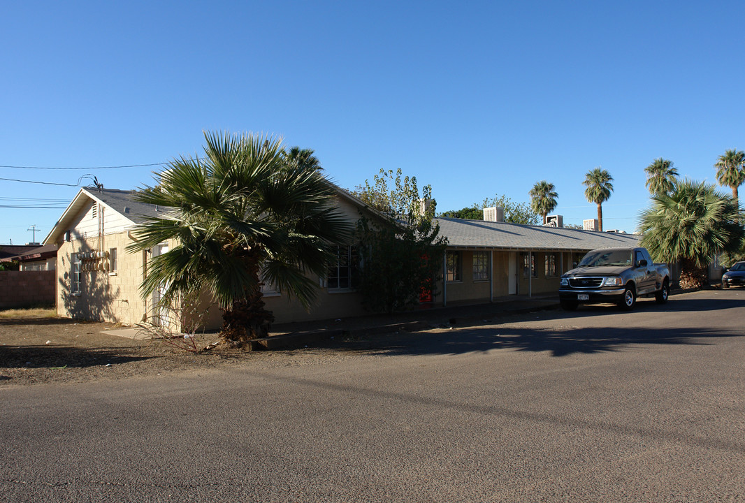 Glendale Gardens in Glendale, AZ - Building Photo