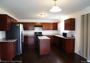 4287 Cloverlane Dr in Ypsilanti, MI - Building Photo - Building Photo