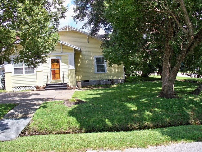 property at 321 E Pierce Ave