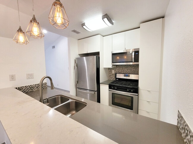 920 Sirocco Dr, Unit A in Austin, TX - Foto de edificio - Building Photo