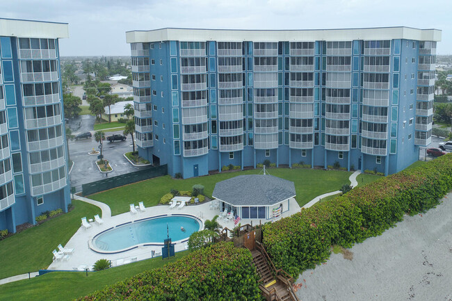 1175 Florida A1A in Satellite Beach, FL - Foto de edificio - Building Photo