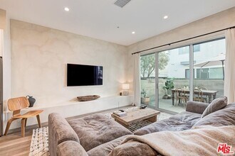 957 Figueroa Terrace in Los Angeles, CA - Building Photo - Building Photo