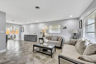 4901 NW 27th Way in Fort Lauderdale, FL - Building Photo - Building Photo