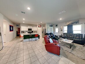 221 Abingdon St in Azle, TX - Building Photo - Building Photo