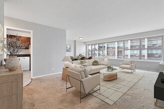 6157 N Sheridan Rd, Unit 8D in Chicago, IL - Building Photo - Building Photo