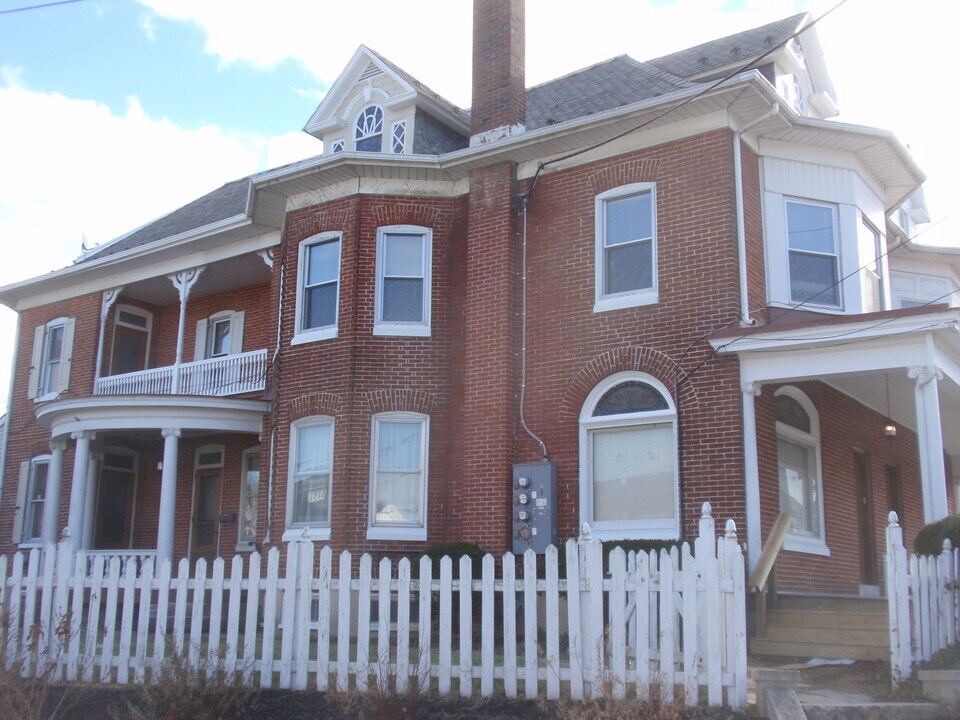 29 N Franklin St, Unit 3rdfl in Fleetwood, PA - Foto de edificio