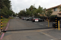 Village Green in Escondido, CA - Foto de edificio - Building Photo