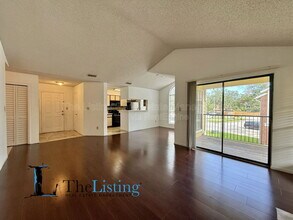 8724 Mallard Reserve Dr in Tampa, FL - Building Photo - Building Photo