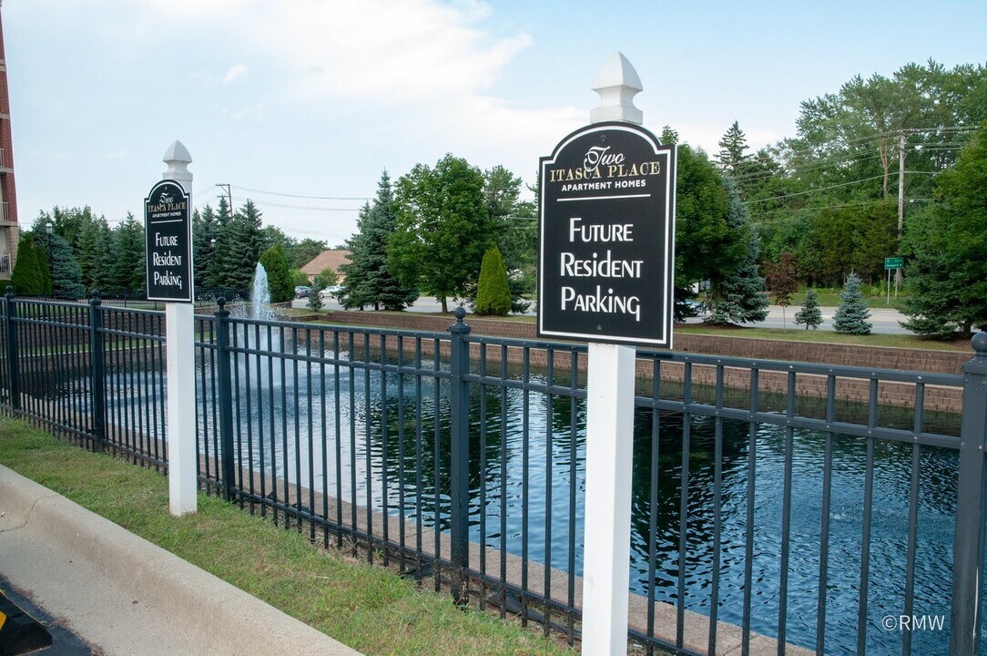 2 Itasca Rd in Itasca, IL - Building Photo