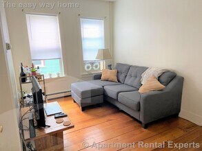 37 Oak St in Somerville, MA - Building Photo - Building Photo