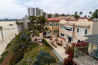 1616 E Ocean Blvd, Unit 14 in Long Beach, CA - Building Photo - Building Photo