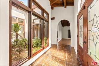 3636 Malibu Country Dr in Malibu, CA - Building Photo - Building Photo