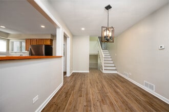 1340 Campbell Ave in Wheaton, IL - Building Photo - Building Photo