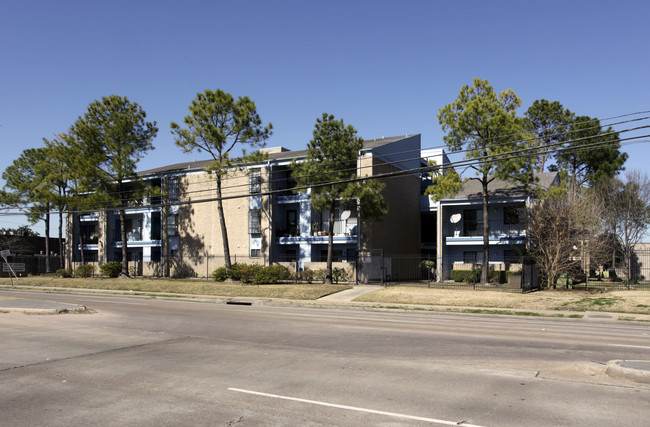 Pinemont Apartments in Houston, TX - Building Photo - Building Photo