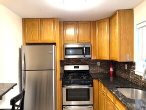 3901 Dobrin Ct in Fair Lawn, NJ - Building Photo - Building Photo