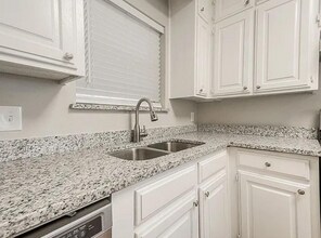 520 Pecan Acres Ct in Arlington, TX - Foto de edificio - Building Photo