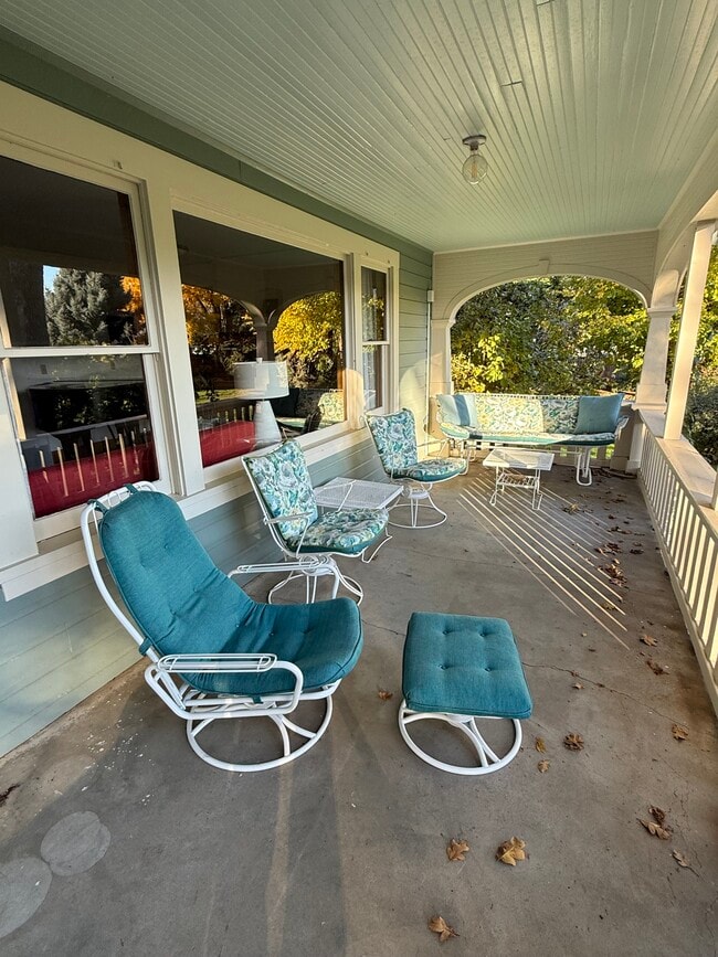 1373 Barker Rd in Hood River, OR - Building Photo - Building Photo