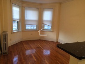 107 Queensberry St, Unit 8 in Boston, MA - Building Photo - Building Photo