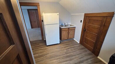 919 Harney Ave, Unit 919a Harney Avenue in Oshkosh, WI - Building Photo - Building Photo