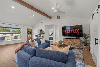 315 Easton Rd in Dallas, TX - Building Photo - Building Photo