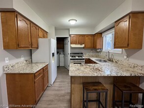 9415 Newburgh Rd in Livonia, MI - Building Photo - Building Photo