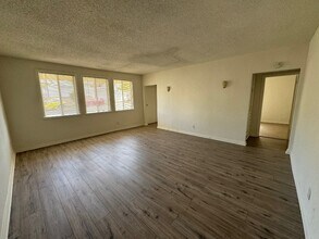 225 Camino Real, Unit 225 in Redondo Beach, CA - Foto de edificio - Building Photo