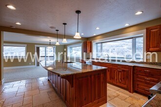 105 Young Oak Rd in Salt Lake City, UT - Building Photo - Building Photo