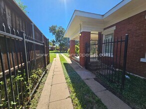 5525 Richmond Ave in Dallas, TX - Foto de edificio - Building Photo