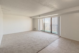 North Park Place Apartments in Southfield, MI - Foto de edificio - Interior Photo