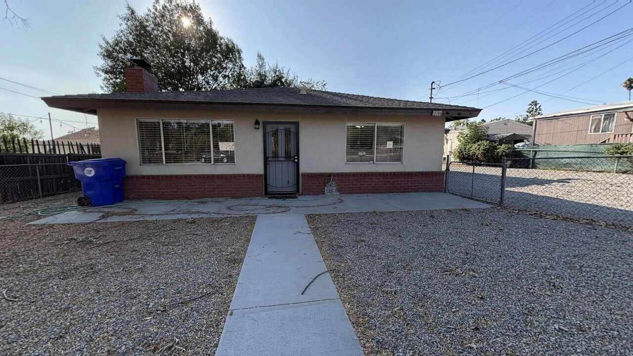12704 California St in Yucaipa, CA - Building Photo