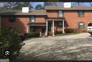 3195 Highpoint Ct in Snellville, GA - Building Photo
