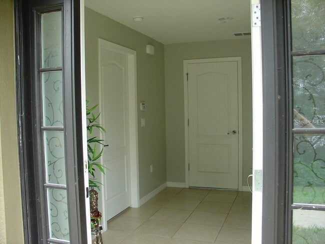 10144 Arbor Run Dr in Tampa, FL - Foto de edificio - Building Photo