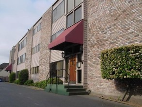 The Molokai Apartments in Seattle, WA - Building Photo - Building Photo