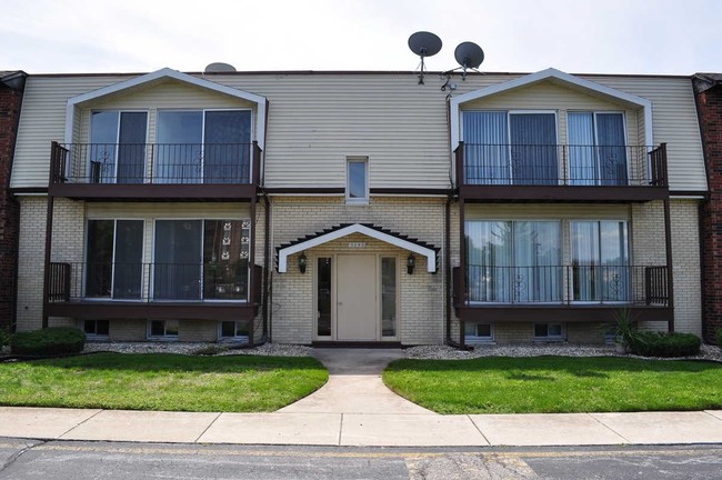 5645 Edge Lake Dr in Oak Lawn, IL - Foto de edificio - Building Photo