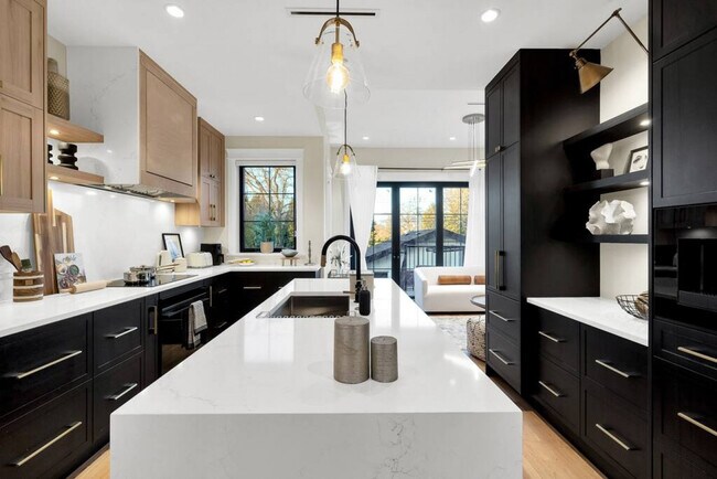 2147 W 32nd Ave in Vancouver, BC - Building Photo - Building Photo