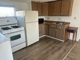 21 M St in Hampton, NH - Building Photo