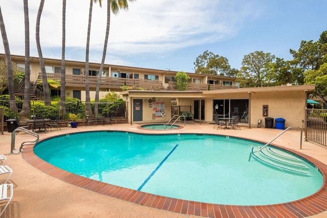 26130 Narbonne Ave in Lomita, CA - Foto de edificio - Building Photo