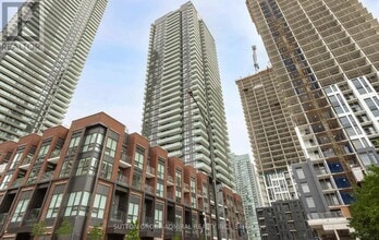 4130 Parkside Village Dr in Mississauga, ON - Building Photo - Building Photo