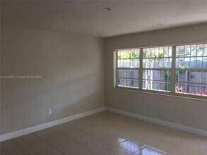 61 NW 44th St in Miami, FL - Building Photo - Building Photo