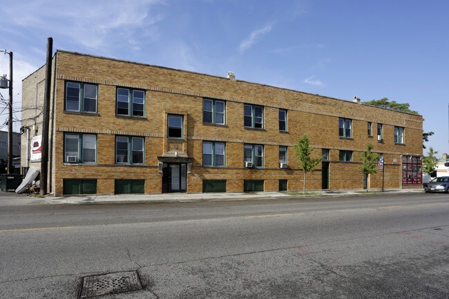 4061 W Grand Ave in Chicago, IL - Foto de edificio - Building Photo