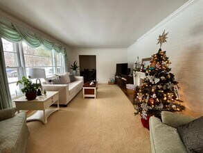 1630 Saint Annes Rd in Charlottesville, VA - Foto de edificio - Building Photo