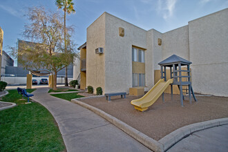 Missouri Crossing in Phoenix, AZ - Building Photo - Building Photo