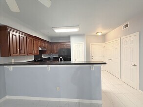 6611 W Sam Houston Pkwy S in Houston, TX - Building Photo - Building Photo