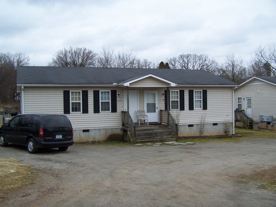 207 Alexander St in Oxford, NC - Building Photo