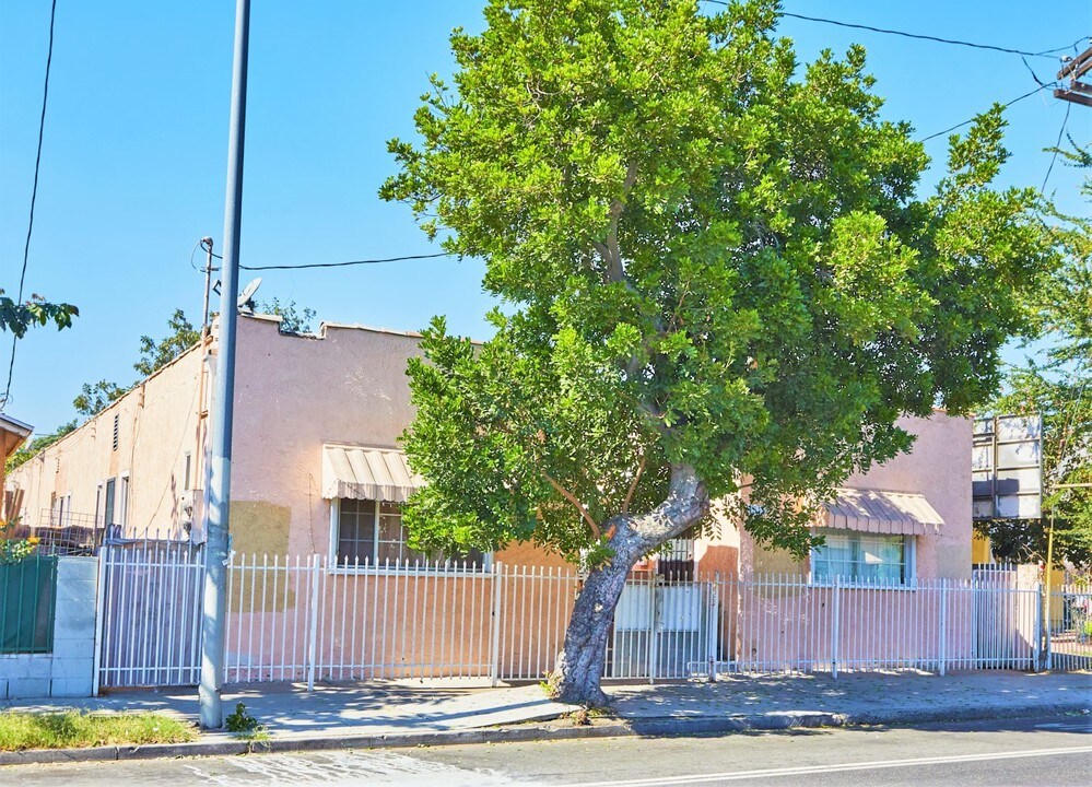 4515 Hooper Ave in Los Angeles, CA - Building Photo