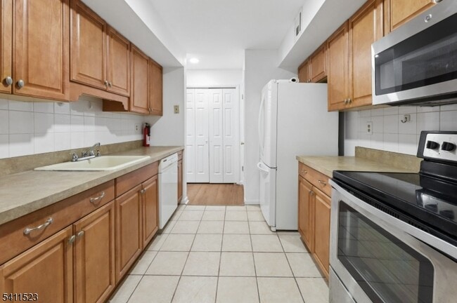 850 Main St in Hackensack, NJ - Building Photo - Building Photo