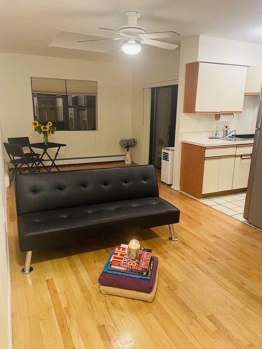 475 W Broadway, Unit B5 in Long Beach, NY - Foto de edificio