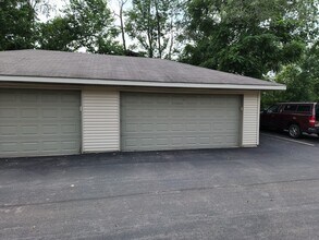 500 Westwood Ct in Crystal Lake, IL - Building Photo - Building Photo