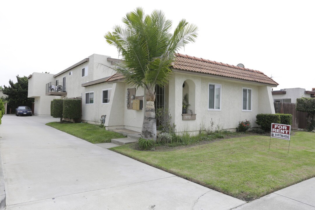 19192 Florida St in Huntington Beach, CA - Building Photo